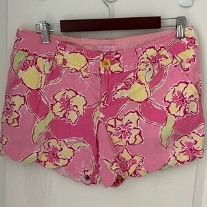 Lily Pulitzer scalloped edge shorts. Size 8. Pink with yellow flowers.